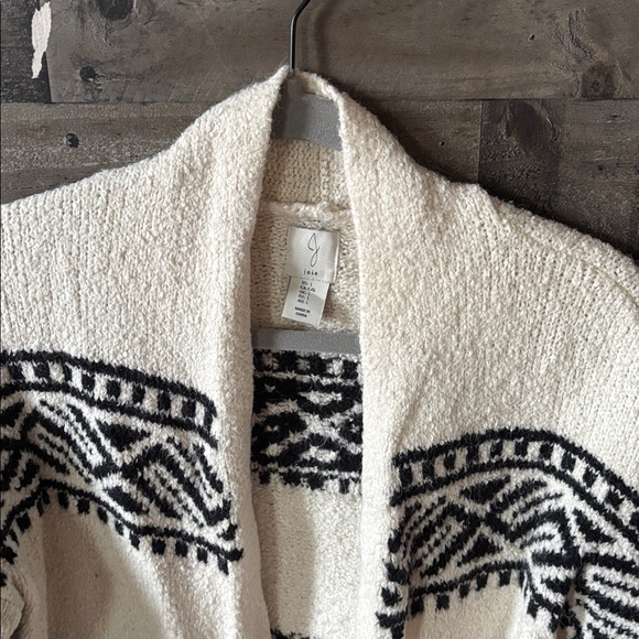 Cozy geometric designed sweater - Picture 3 of 6